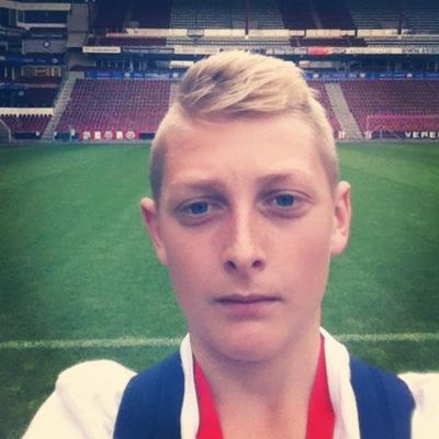 Twitch HotShot_Perrier
Gaming 
-Fifa 
-Gta v

Please follow my twitch