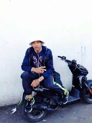 Les negros font les gangsta mais il change d'identité quand il rentre dans un autre ghetto IG:@Hey_laisse