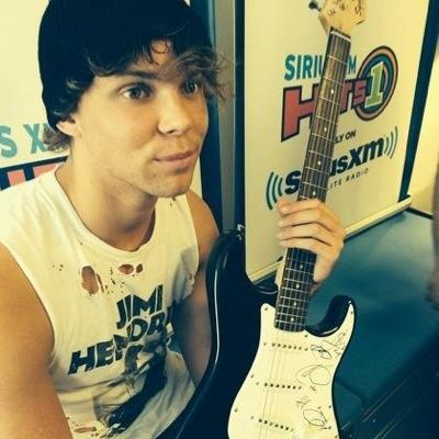 All I need is 5SOS :*