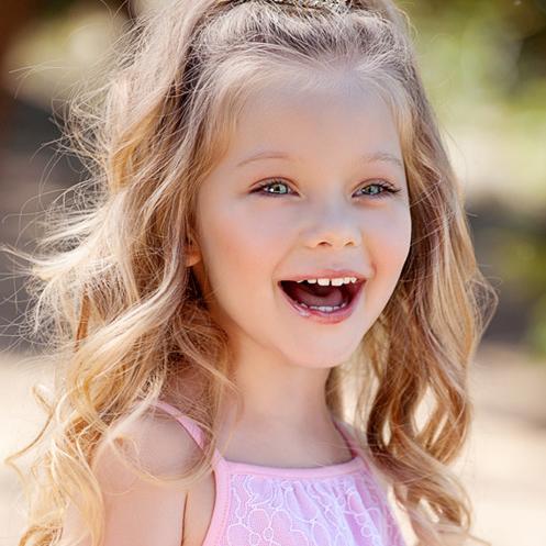 [aged 3 1/2] H-Hello. My name is Skylar. Daughter of @RP_Kendra and @JasonSFake. Grandaughter of @SmoshIam and @SmoshyBennyJean.