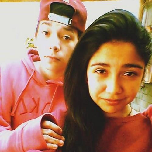Hola tengo 16 años soy Belieber Boy  soy simpatico tierno,amable,cariñoso,celoso,y estoy soltero ^-^.one less lonely girl (88)