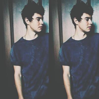 follow @leopardnash bc she just gave you a free follow and please RT the tweet below