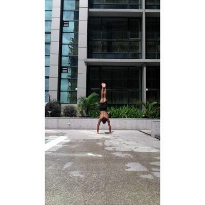 _AZIBB's profile picture. musician.Handstand