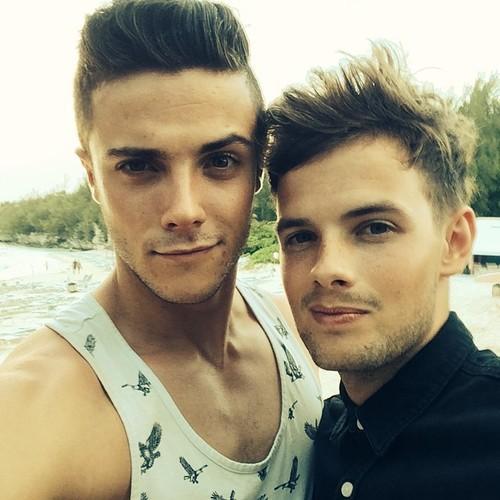 i guess i'm just in love with that 8 piece boyband / barclay beales lights me up