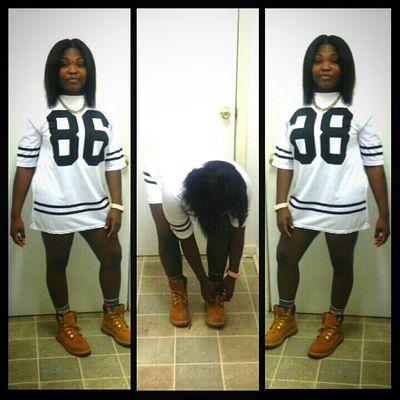 HAND ME MY CROWN HOE.. QUEEN SHIT..