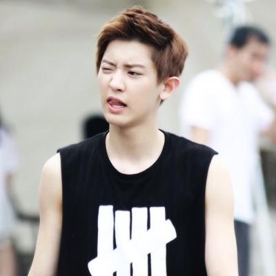CHAN YEOL FROM EXOฟอลมาคุยกับผมนะครับแล้วผมจะจูบหนึ่งที .ยิ้มมุมปาก. เพศผมอะหรอ'หัวพาดเตียงขาพาดบ่า'อยากลองก็มาสิครับ #เดอะห่ามแฟม