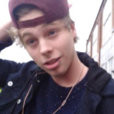 follow @mchaegclifford and turn her notifications on because shes doing solo dm groups and dms to 3/4+band every day