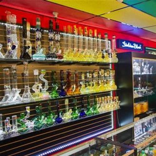 18+ World wide shop everything to hookah, bongs, pipes, lighters, grinders, and more Kik: Smokeonline