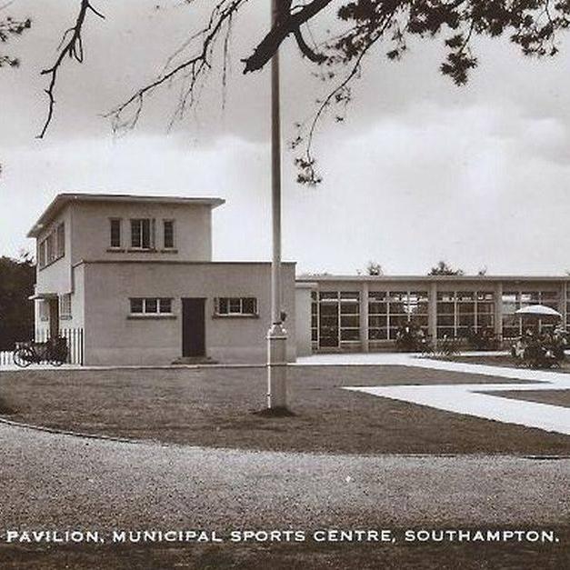 TheViewBar2013's profile picture. The View Bar Southampton offers a wide range of drinks and food, in a family friendly environment and a function room that can be hired for any occasion.