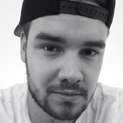 Hi im Liam Payne 1/5 of One Direction xx DONT HAVE SEX WITH POSTERS IT WILL GIVE YOU PAPER CUTS ._.
