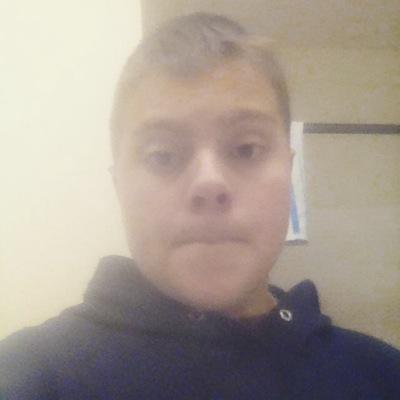 Just a country boy. In love with the shows Graceland and Teen Wolf! Single ;) Football #2!