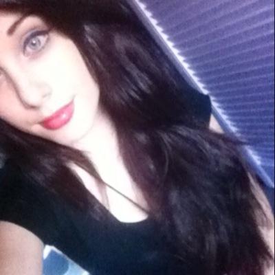 Hai! I'm Ashley :3 I'm 19 years old, I don't eat meat and I love music and cats a bit too much...