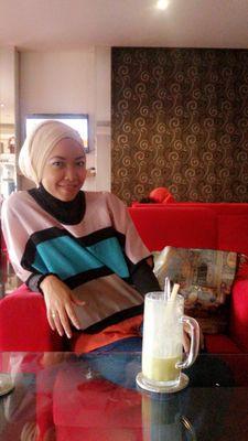 inayah_nurul26's profile picture. raihan n adiva's mom 💖