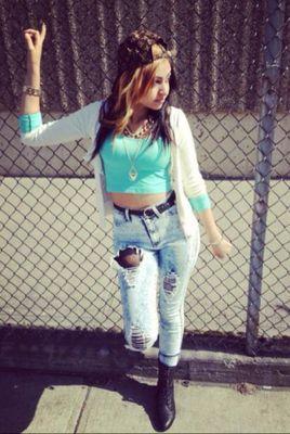 ~CALIFORNIA~
HEY TWITTER PEEPS IM
NEW SO FOLLOW ME 
AND ILL FOLLOW BACK XD