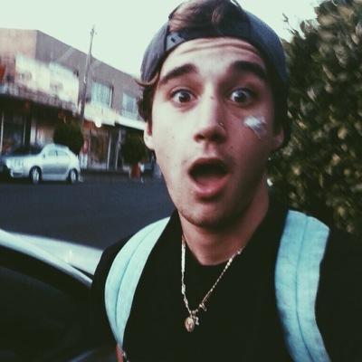 i have lost over 100-200 followers on my instagram, please help me to get them back by follow;( dm'ing jai to people who follows my insta!!