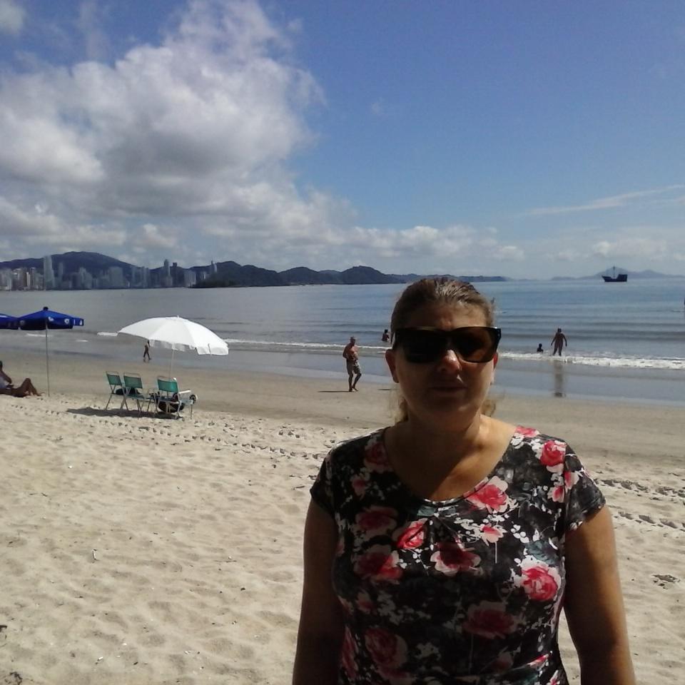 sou sincera sou crista sou amiga amo senhor.