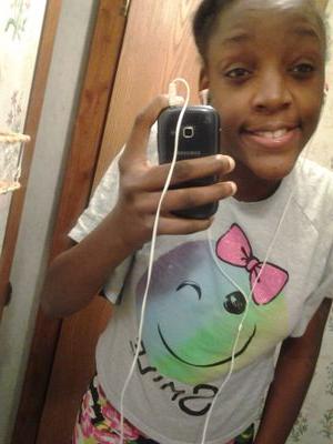 Im 13 yrs. Old
dec. 25 birthday 
I love my momma ツ
A Family that stay together pray together.