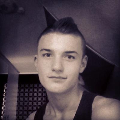 1⃣6⃣ year old boyy! Love football⚽️ Man City is the team!❤️  Instagram: Jonas.chebil/Snapchat: Chebiil
-Keep Ya Head Up