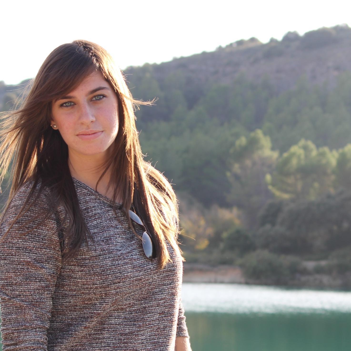 Almeriense estudiante de Enfermería en la UAH.

No dejes que el mundo cambie tu sonrisa, deja que tu sonrisa cambie el mundo :)