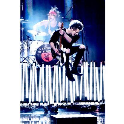 5 Seconds of Summer//One Direction// Unicorns are real bitch