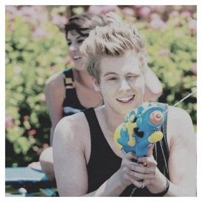 michaelshoodx's profile picture. I know a thing or two about a thing or thing