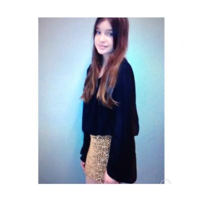 EmehleyBell's profile picture. 