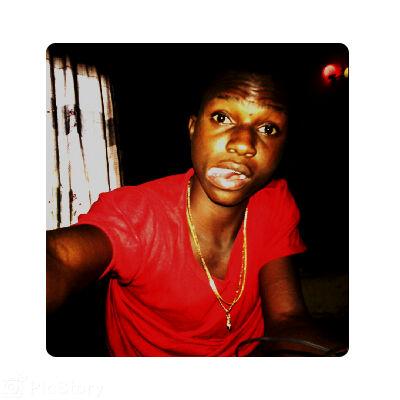 #Dope ass niqqy, luvs chilling hates fighting .......................nd most of all focused on the money.........Hustle qangs