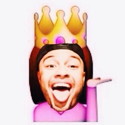 A belieber that discovered an amazing Photographer/Director that deserves to be noticed more for his amazing work. Here you'll find everything Alfredo Flores❤️