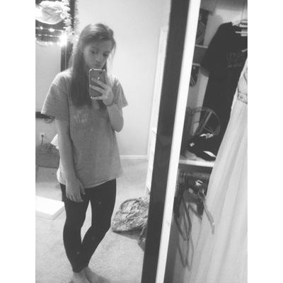 _julialee13_'s profile picture. 'cause darling im a nightmare dressed like a daydream 
• God • tx •