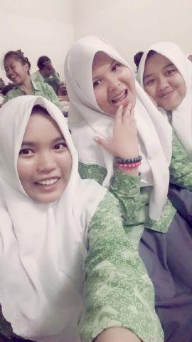 Cinta ALLAH, kedua orang tua,saudara,sahabat  :* KANSAS/SIXconet ♥