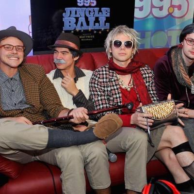 muke_piercing's profile picture. O EM G ITS 5 ES O ES !1!!3!