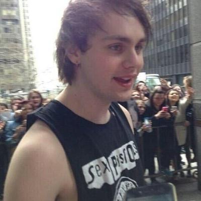 hi cutie, go follow @deepthroatmuke and ask for a follow back