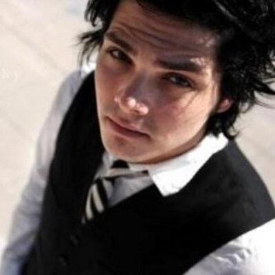 'I am not afraid to keep on living/ I am not afraid to walk this world alone'| Frerard is the epitome of true love| MCR made the world a much better place