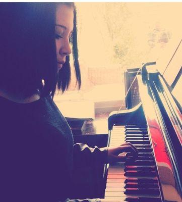 Bin 13 Jahre alt, mache mit Meinem Vater Musik und möchte gerne Menschen mit meinem Gesang mitreissen :) Es folgen demnächst Links auf meine YouTube Page !!