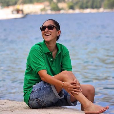 Ellerin ilk, gözlerin sonbahardan ödünç sanki... / @sozyesili