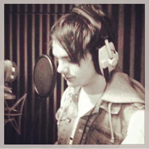 Free follow from @soulpunkvocals please follow her back?