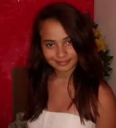 Olhinho bem fechado, sorriso assim de lado, será que é muito cedo pra eu ser seu namorado, não sei se você sabe desde primeiro dia q eu já sabia amar.