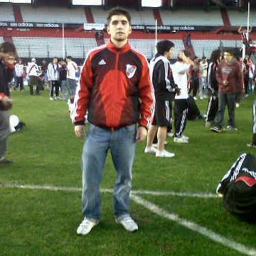 javiescar89's profile picture. 