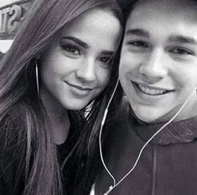 »♡Nunca Te Duermas Sin Un Sueño Ni Te Deapiertes Sin Un Motivo♡»
|Mahomie Beaster Selenator| Follow Me @AustinMahone @iambeckyg & @SelenaGomez