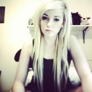 HEY! I'm Bella. im 16 years young. im just a girl... all i want to do is make people laugh! :) My motto- learn the rules right so u can break them like a pro ;)