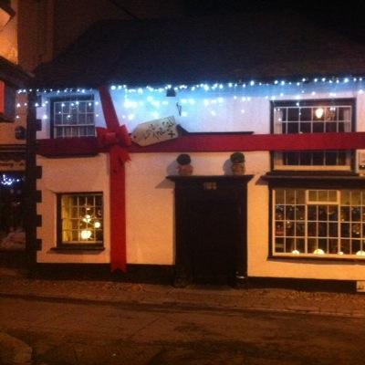 Ye olde salutation inne traditional 16th century pub, old ships beams, open fire, doom bar, friendly staff, and real pub food.