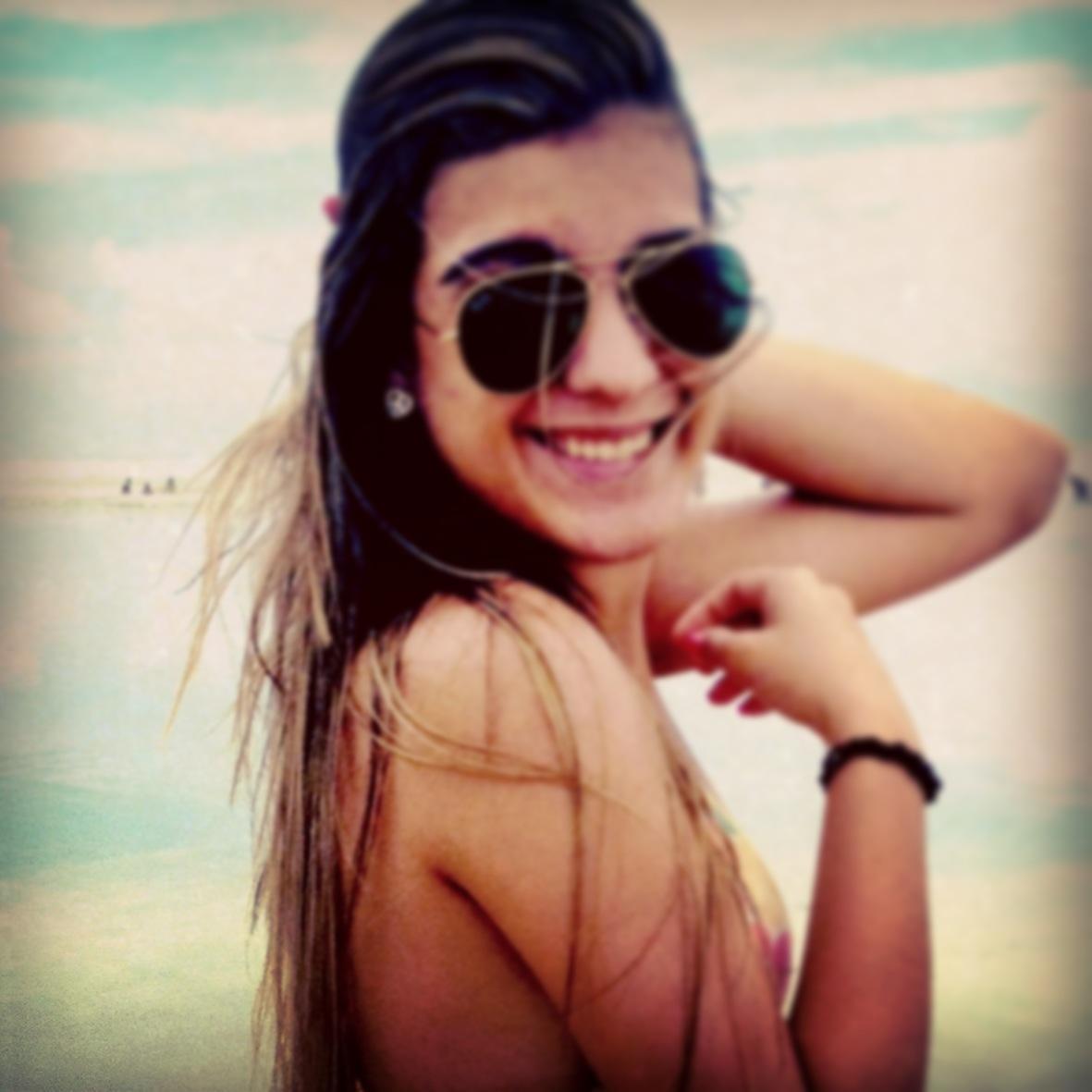 pisciana, são paulina, 19 anos, estudante de medicina, o resto? só conhecendo pra saber =)