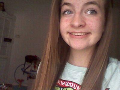 At this moment im either listening to bands or eating pizzaツ