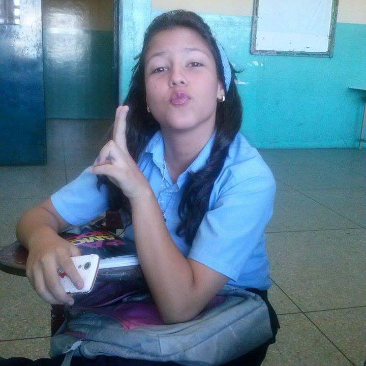 14a♡Mi #MADRE lo es #TODO Mcsv♥. (Boyfriend'Ralo).✨||23/02/14||✨||16/01/15||✨.
Mjos/as Tlpg✋, Bjoz✋, Tdlamr✋,alegre, simpática,tierna♥.Amo la música♪♫.