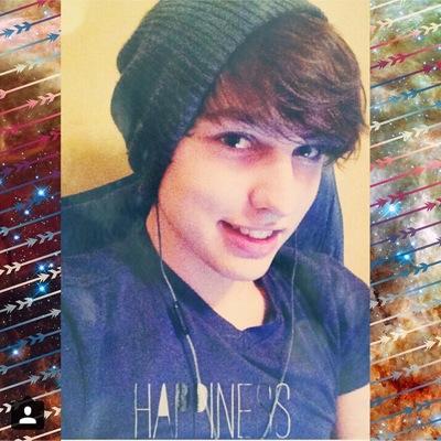 hey! @speicalCmans best friend and I love everyone! probably the nicest guy you will ever meet,thats a lie, but oh well!#weedsquad