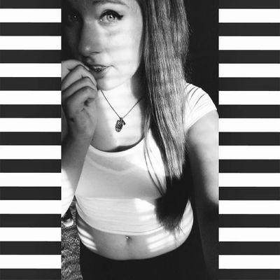 ♡ §ťaý §ťroňğ♡ Follow Me /(^~^)\