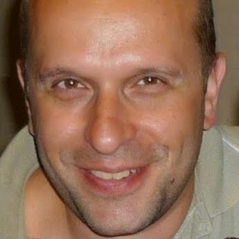 Profesor de artes visuales. Guionista. Artista visual. Gestor Cultural.