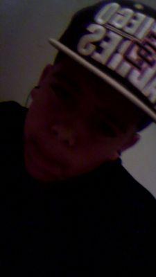 aaronvargas800's profile picture. im hot cuz im fly u aint cuz u not haha follow me and ill follow back