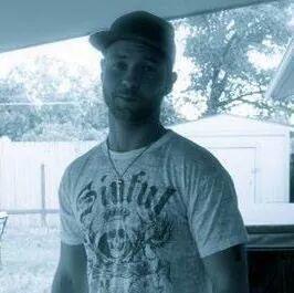 icarusflyboi's profile picture. All you need is love and the occasional vodka.