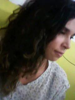 Agora formada em cinema...Faço o q amo e amo o q faço.Ñ costumo m arrepender pelo q deixei d fazer,+ pelas merdas q fiz no meio do caminho.Só quero ser feliz!